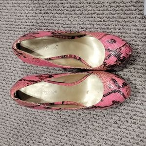Shoedazzle pink snake skin stilettos